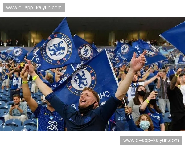 绿野追风，蓝月逐梦：曼城与卡迪夫城的足球史诗